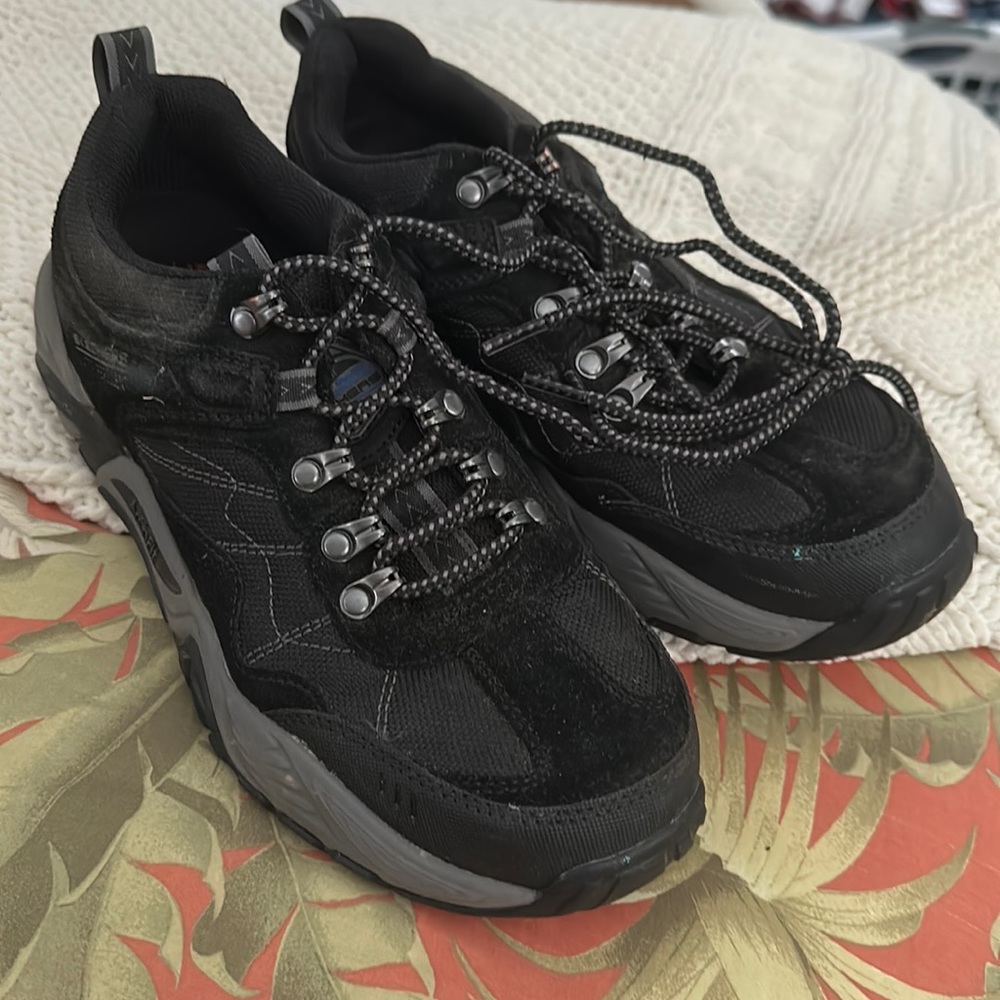 Sketchers Air-Cooled Arch-Fit Black Suede & Cloth Sneakers sz 7.5